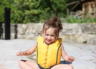 À-quel-âge-peut-on-commencer-à-apprendre-à-nager Plouf