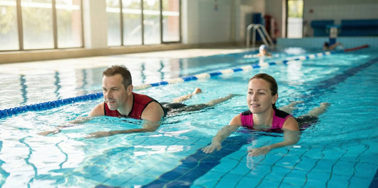 Apprendre-à-nager-à-l-âge-adulte-méthodes-simples-pour-débuter-reprendre-ou-progresser-en-confiance Plouf FR