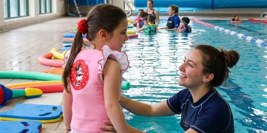 Comment-aider-un-enfant-à-surmonter-sa-peur-de-la-piscine-à-l-école Plouf FR