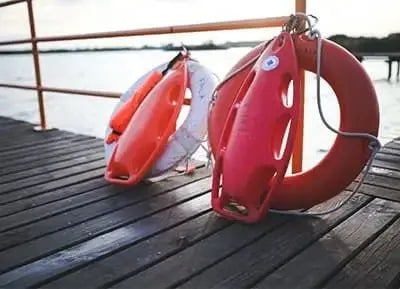 Découvrez-les-gestes-de-premiers-secours-en-cas-de-noyade Plouf