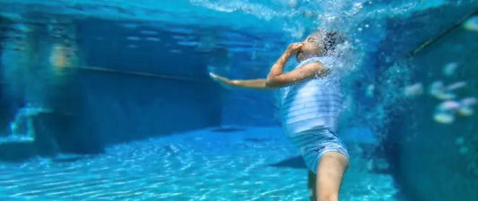 Top-5-des-activités-pour-que-votre-enfant-prenne-confiance-dans-l-eau Plouf FR