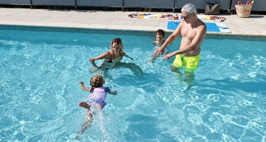 Un été de premières fois avec le maillot flottant Plouf Plouf FR