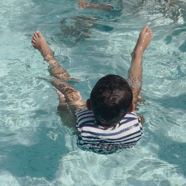 Plouf, le maillot de bain qui fait flotter les enfants : modèle Marinière